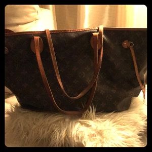 Authentic Louis viutton bag large in size Tote bag